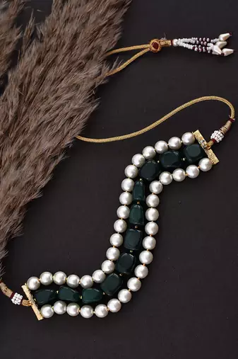 Green And White Pearls Choker Necklace