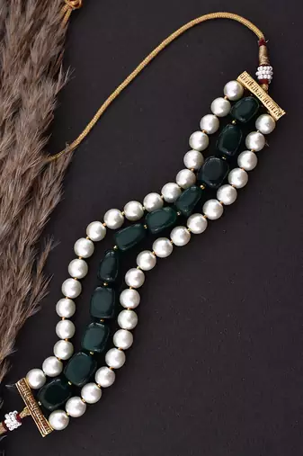 Green And White Pearls Choker Necklace