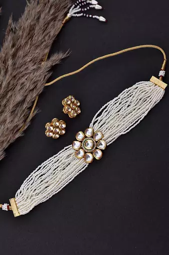 White Gold Tone Kundan And Pearls Choker Set