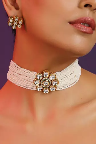 White Gold Tone Kundan And Pearls Choker Set
