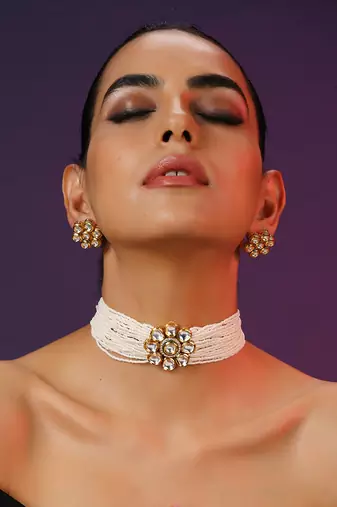 White Gold Tone Kundan And Pearls Choker Set