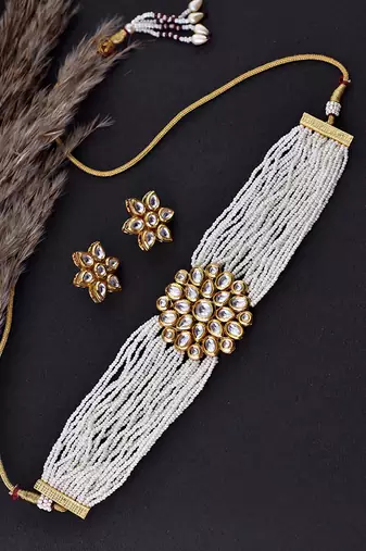 White Gold Tone Kundan And Pearls Choker Set
