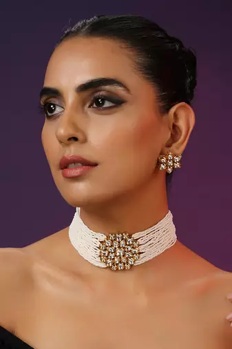 White Gold Tone Kundan And Pearls Choker Set