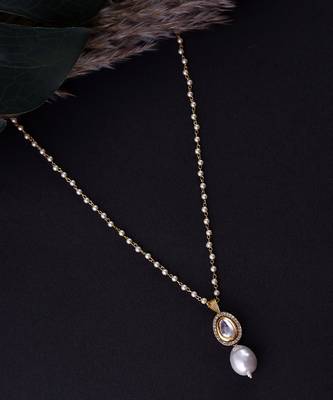 Gold Tone Kundan And Pearl Pendant 2