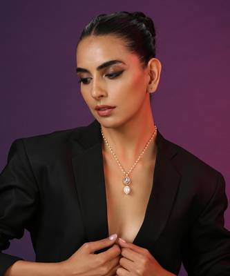 Gold Tone Kundan And Pearl Pendant 3