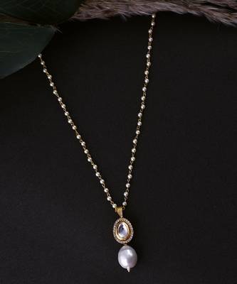 Gold Tone Kundan And Pearl Pendant 4