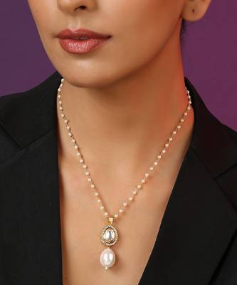 Gold Tone Kundan And Pearl Pendant 5