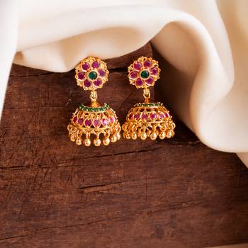 Gold earrings 1