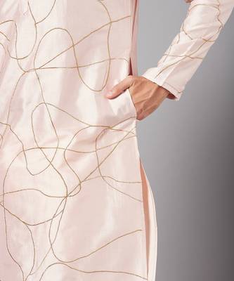 Ilaria Gold Zari Abstract Embroidered Peach Kurta 6