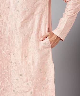 Tiyaan Embroidered Peach Kurta 7