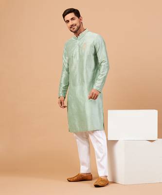 Amil Traditional Embroidered Pastel Green Kurta Set 2