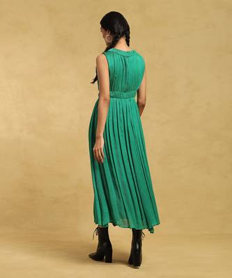 RITU KUMAR Green Crinkled Long Dress With Cinched Waist 4