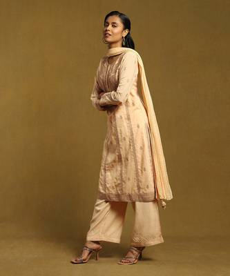 RITU KUMAR Beige Embroidered Kurta Set 2