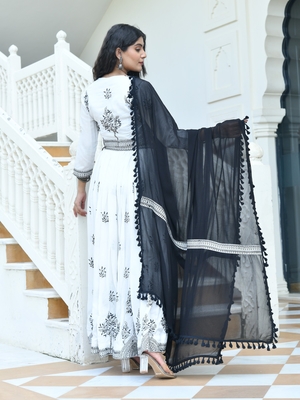 INARA WHITE-BLACK EMBROIDERED LEHENGA 4