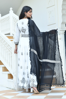 INARA WHITE-BLACK EMBROIDERED LEHENGA