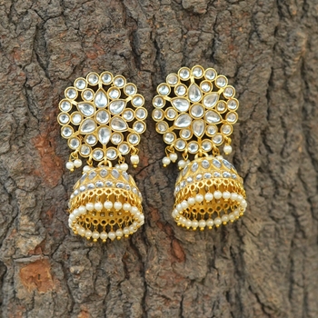 Gold pearl earrings 1