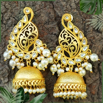 Gold pearl earrings 3