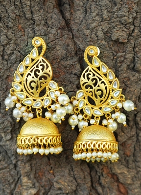 Gold pearl earrings 5