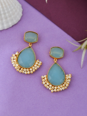 Gold earrings 1