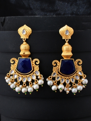 Gold earrings 1