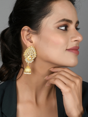 Gold earrings 2