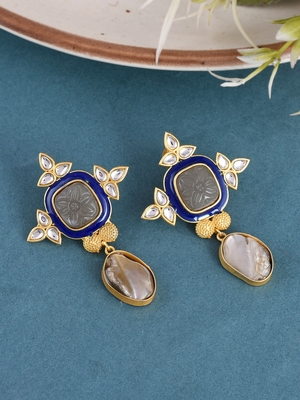 Gold earrings 1