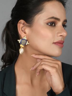 Gold earrings 2