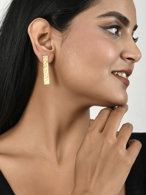 Gold earrings 2