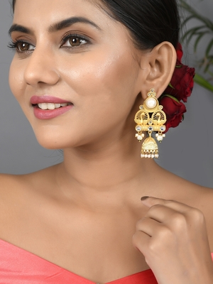 Gold earrings 1