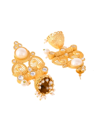 Gold earrings 4