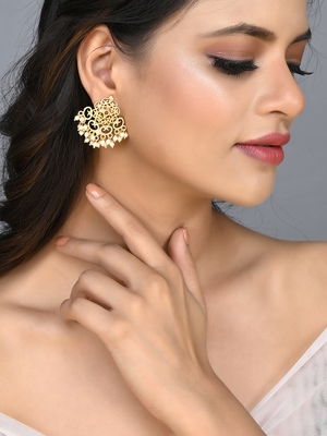 Gold earrings 2