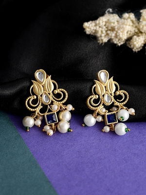 Gold earrings 1