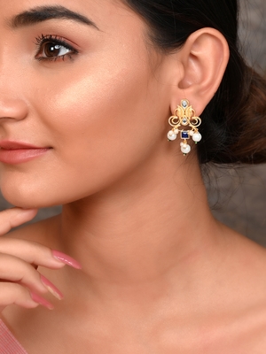 Gold earrings 2