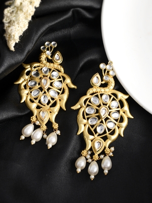 Gold earrings 1