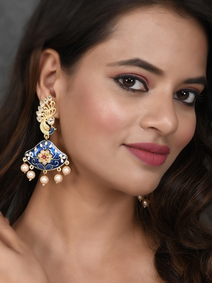 Gold earrings 2