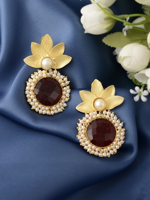 Gold earrings 1