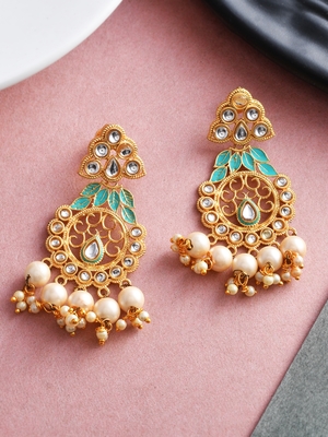 Gold earrings 1