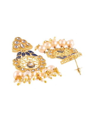 Gold earrings 4