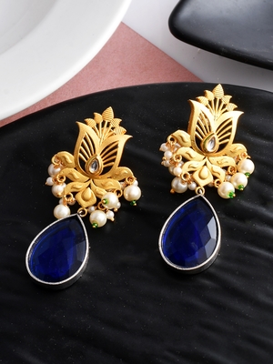 Gold earrings 1