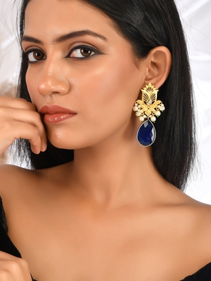 Gold earrings 2