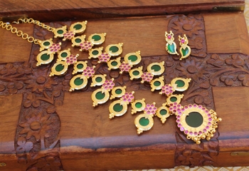 Kerala traditional high gold palakka green necklace set 4