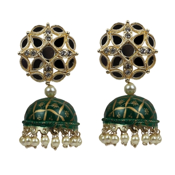 Chandbali Earrings For Women & Girls Featuring Kundan Pearl And A Gold-Plated Finish 1