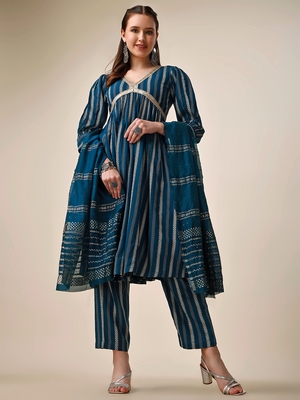 Women Reyon Printed Kurta and Trousers With Dupatta 1