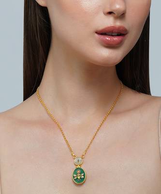 Zariin Gold Dipped Vintage Queen Green Onyx Pendant Necklace 1