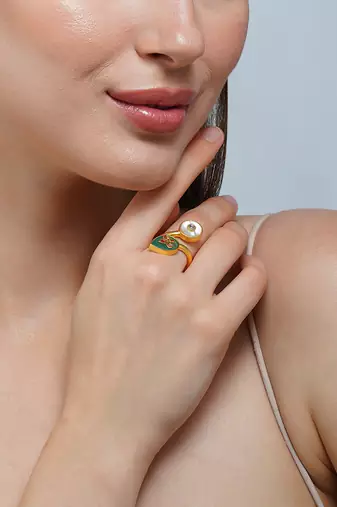 Zariin Gold Dipped Vintage Queen Open Ring