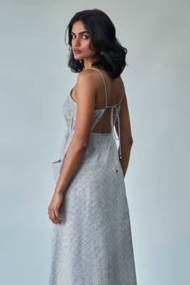 Black and White Back Detailed Dress With Front Pockets 3