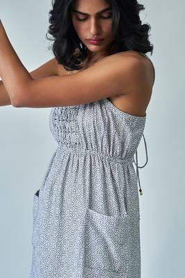 Black and White Back Detailed Dress With Front Pockets 5