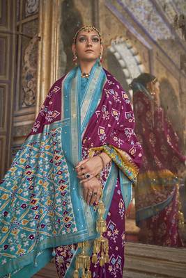 Magenta Woven Silk Blend Blend Saree With Blouse 2