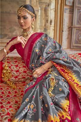 Grey Woven Silk Blend Blend Saree With Blouse 2