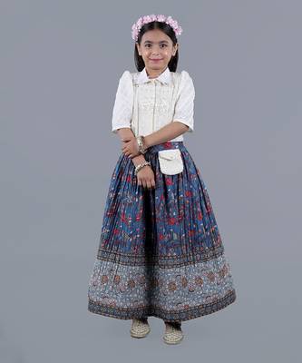 White Floral Embroidered Skirt Set 1